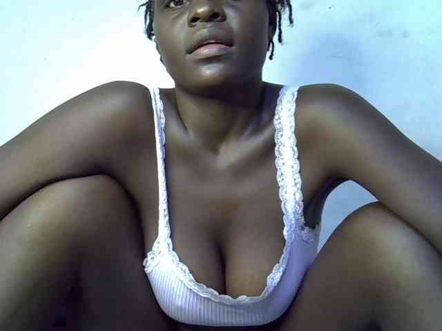 African-qeen1