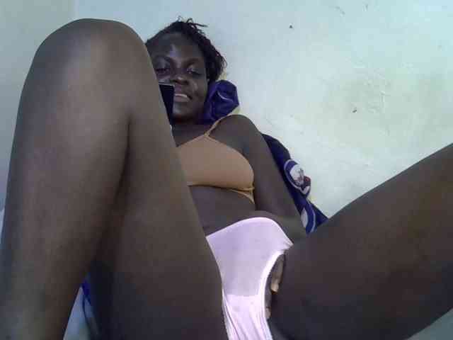 African-qeen1