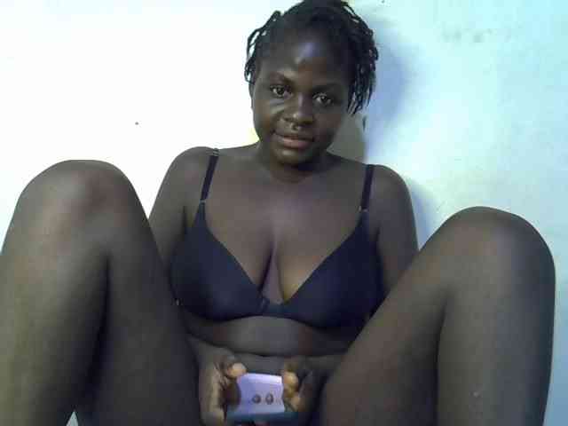 African-qeen1