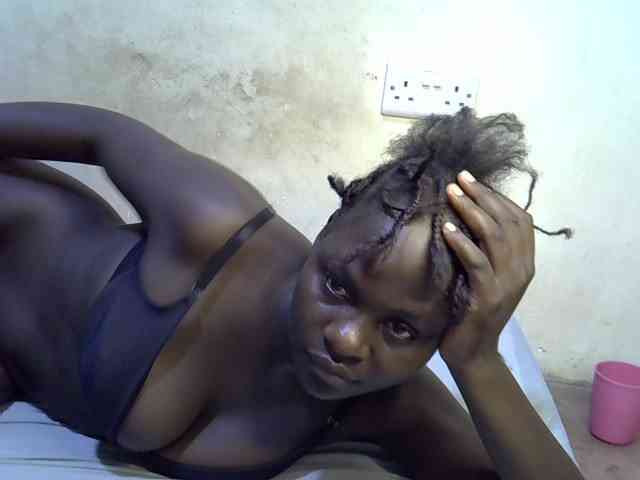 African-qeen1