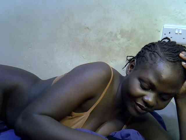 African-qeen1