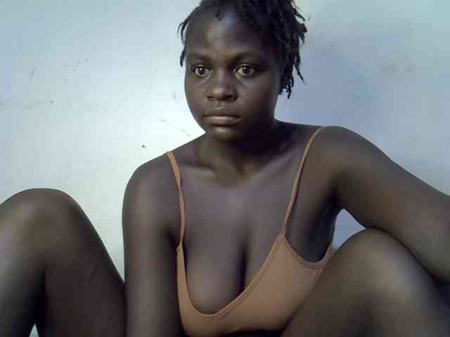 African-qeen1