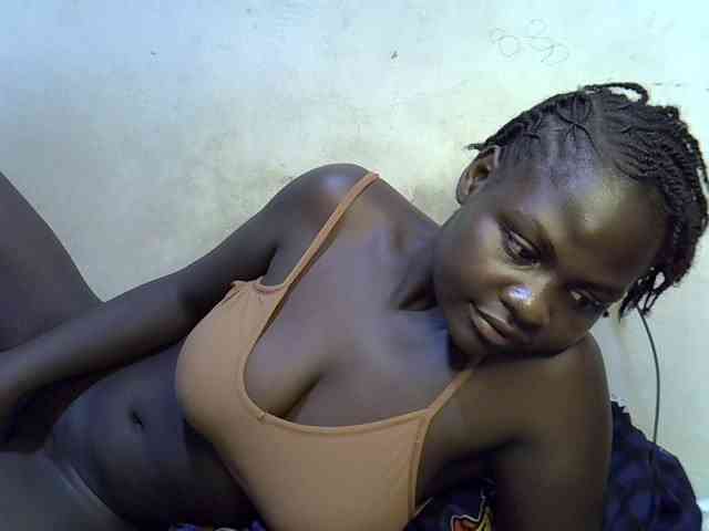 African-qeen1