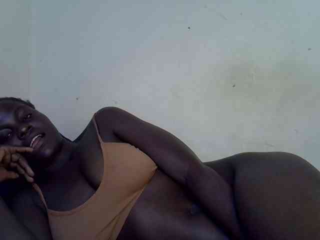 African-qeen1