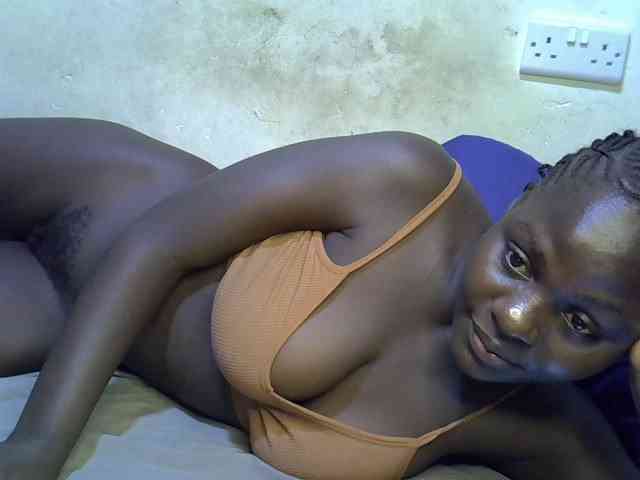 African-qeen1