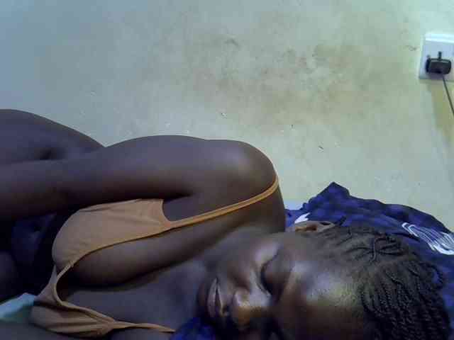 African-qeen1