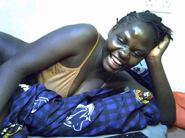 African-qeen1