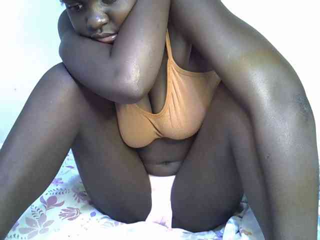 African-qeen1