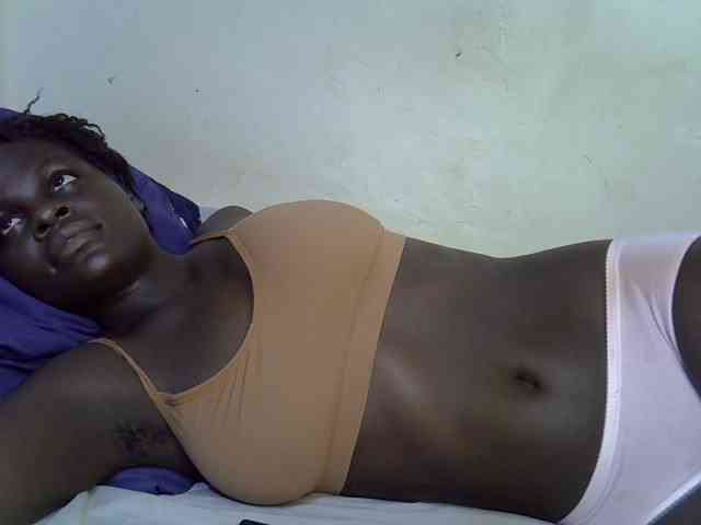 African-qeen1
