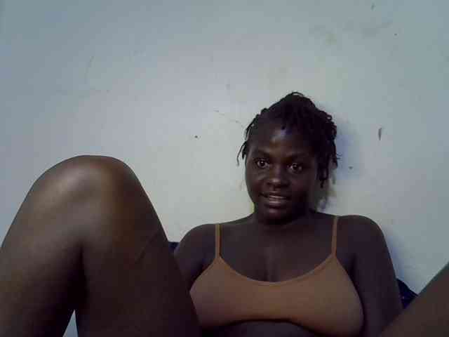 African-qeen1