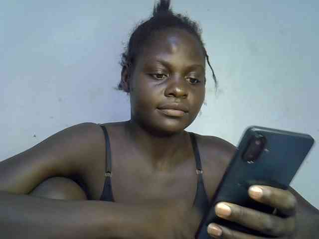 African-qeen1