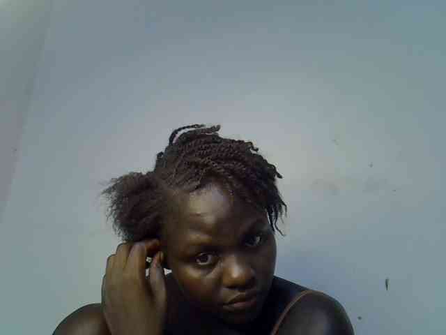 African-qeen1