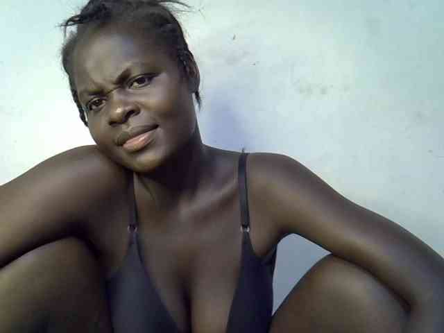 African-qeen1