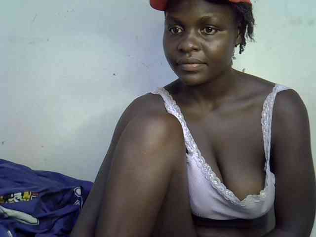 African-qeen1