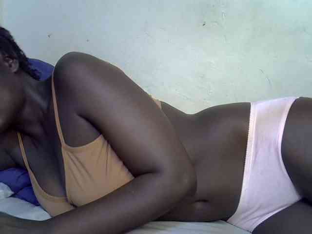African-qeen1