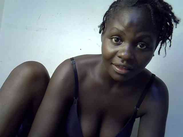 African-qeen1