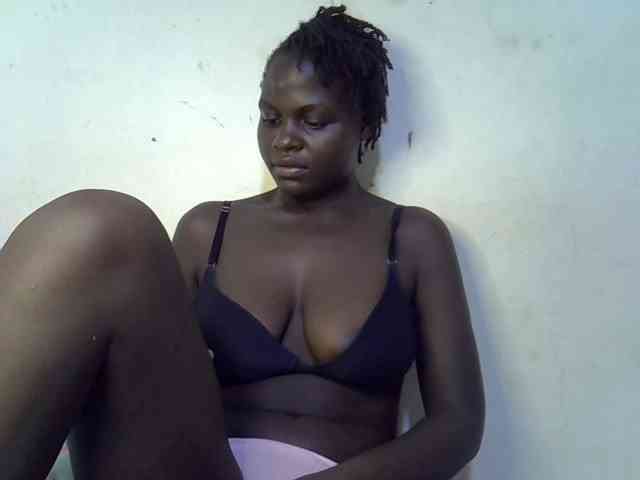 African-qeen1