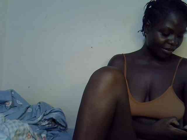African-qeen1