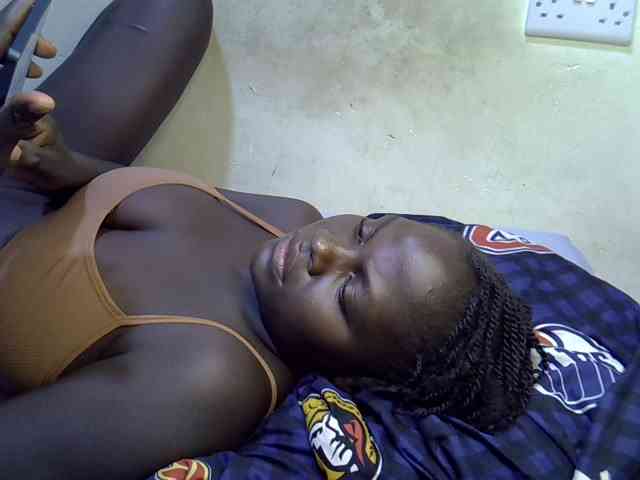 African-qeen1