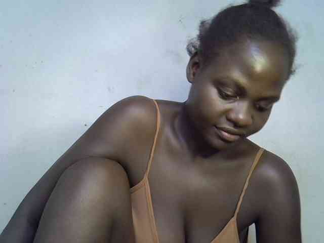 African-qeen1