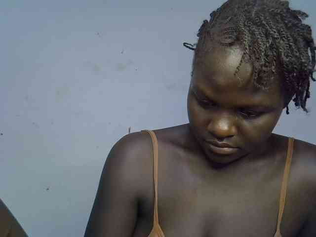 African-qeen1