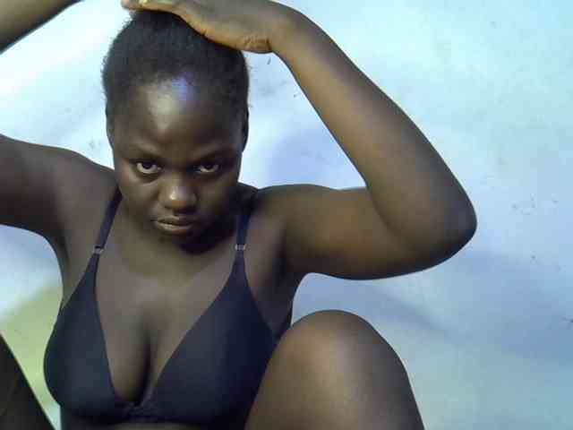 African-qeen1