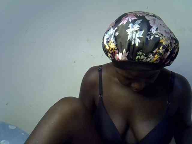 African-qeen1