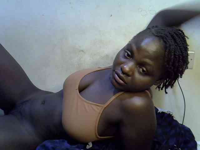 African-qeen1