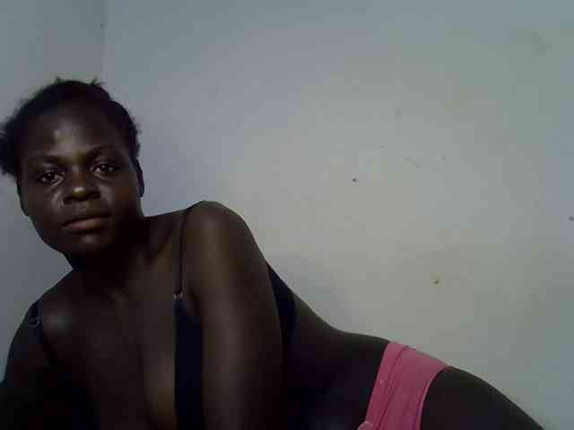 African-qeen1