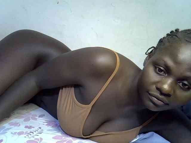 African-qeen1