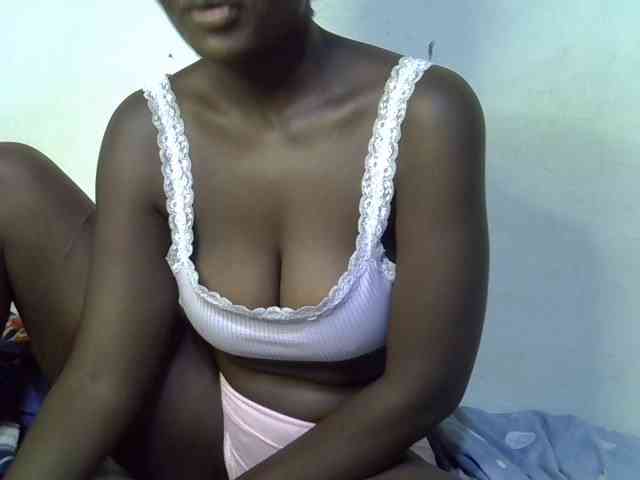 African-qeen1
