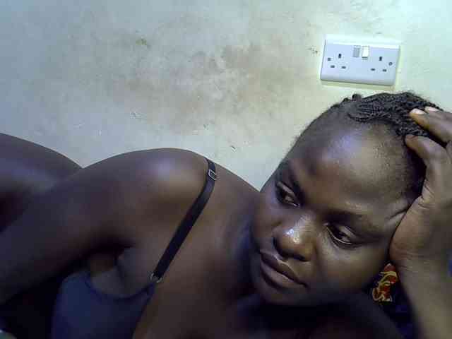 African-qeen1