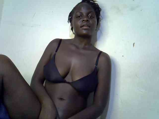 African-qeen1