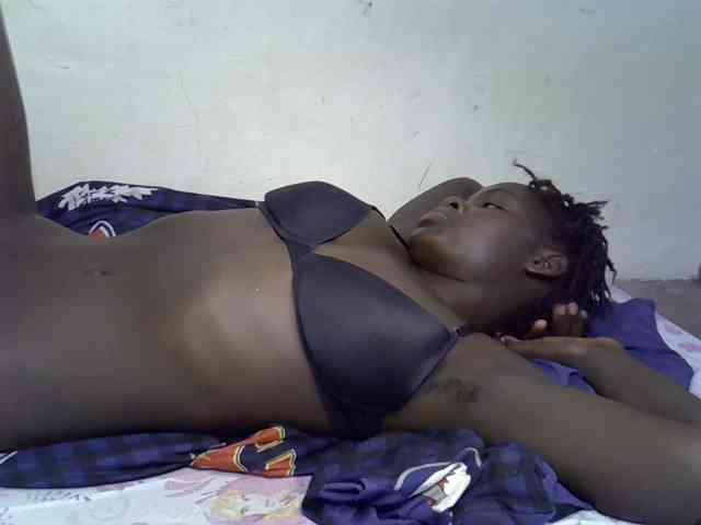 African-qeen1