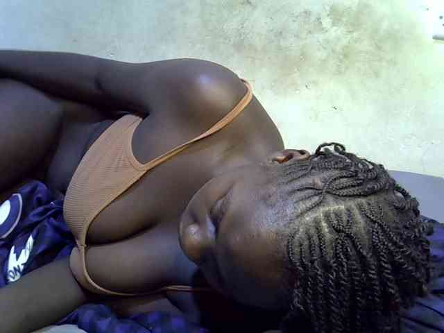 African-qeen1