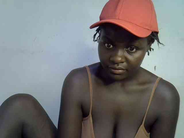 African-qeen1