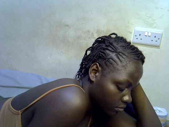 African-qeen1