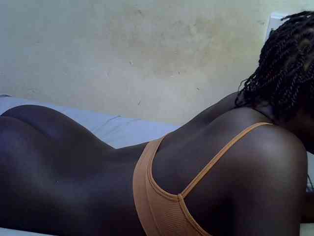 African-qeen1