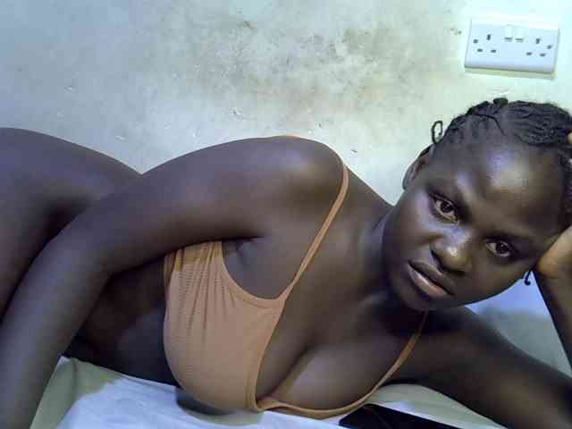 African-qeen1