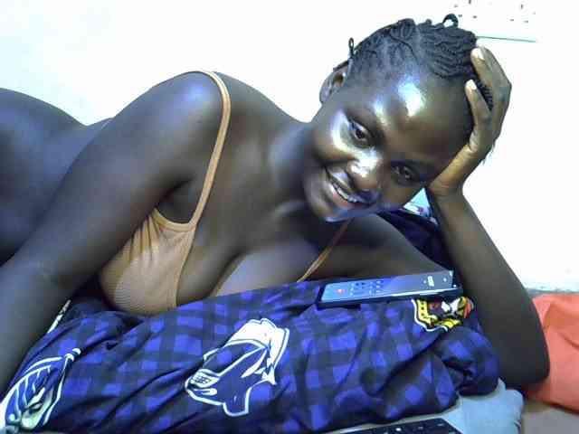 African-qeen1