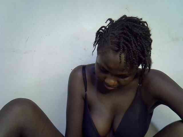 African-qeen1