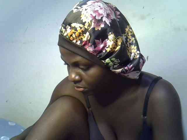 African-qeen1
