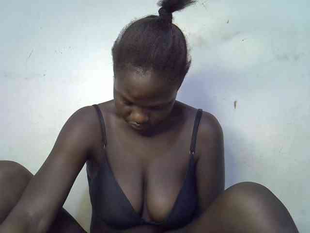 African-qeen1
