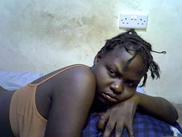 African-qeen1