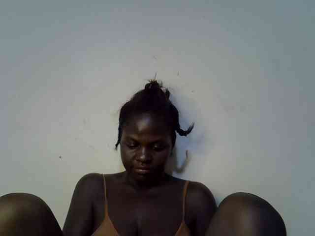 African-qeen1