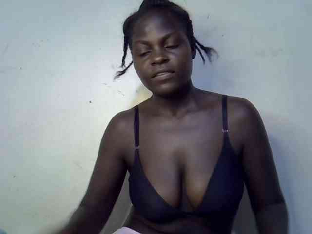 African-qeen1