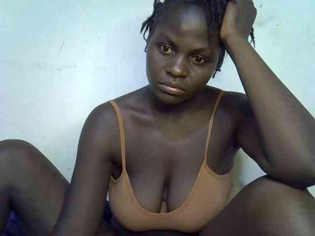 African-qeen1
