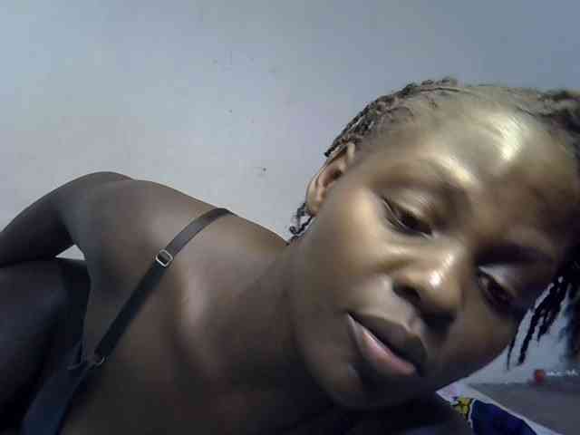 African-qeen1