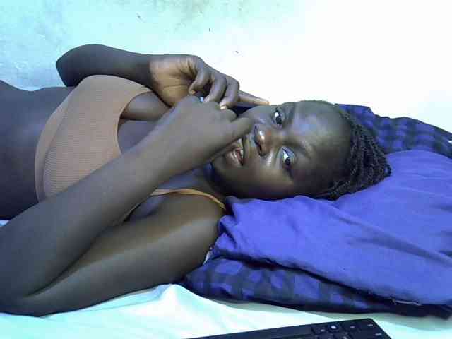 African-qeen1