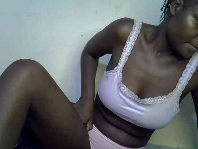 African-qeen1